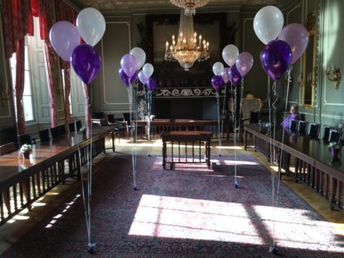 Erehaag van heliumboeketten met 3 ballonnen