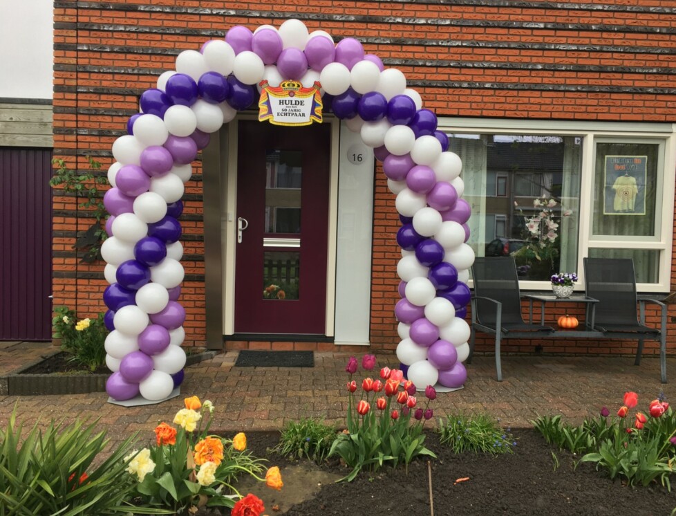 Ballonnenboog met Huldeschild