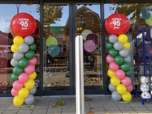 Ballonnenpilaren met een bedrukte topballon